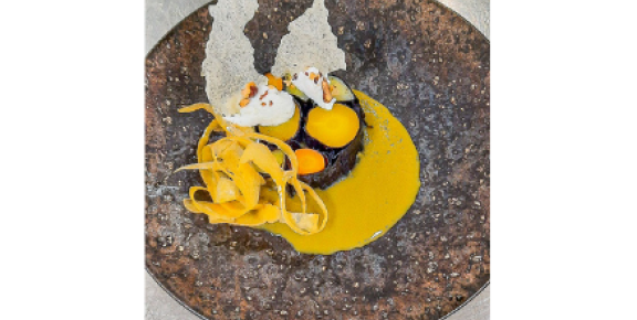 Mosaïque de légumes, mousse de chèvre frais et pickles de carotte